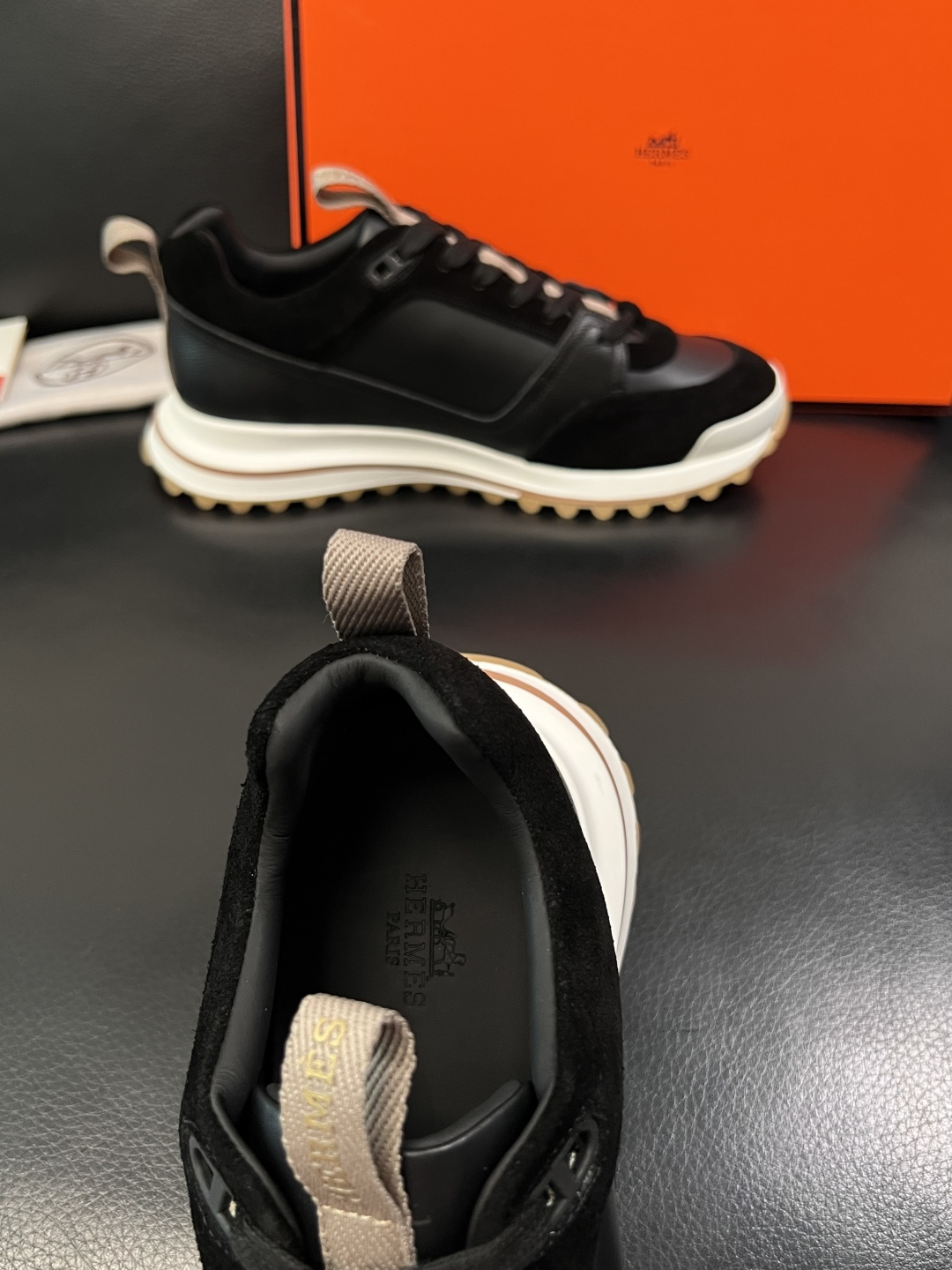 Hermes  高品质  顶级工艺品  爱马仕 专柜同步发售原厂配置，意大利进口原版牛皮面料，高品质拼接