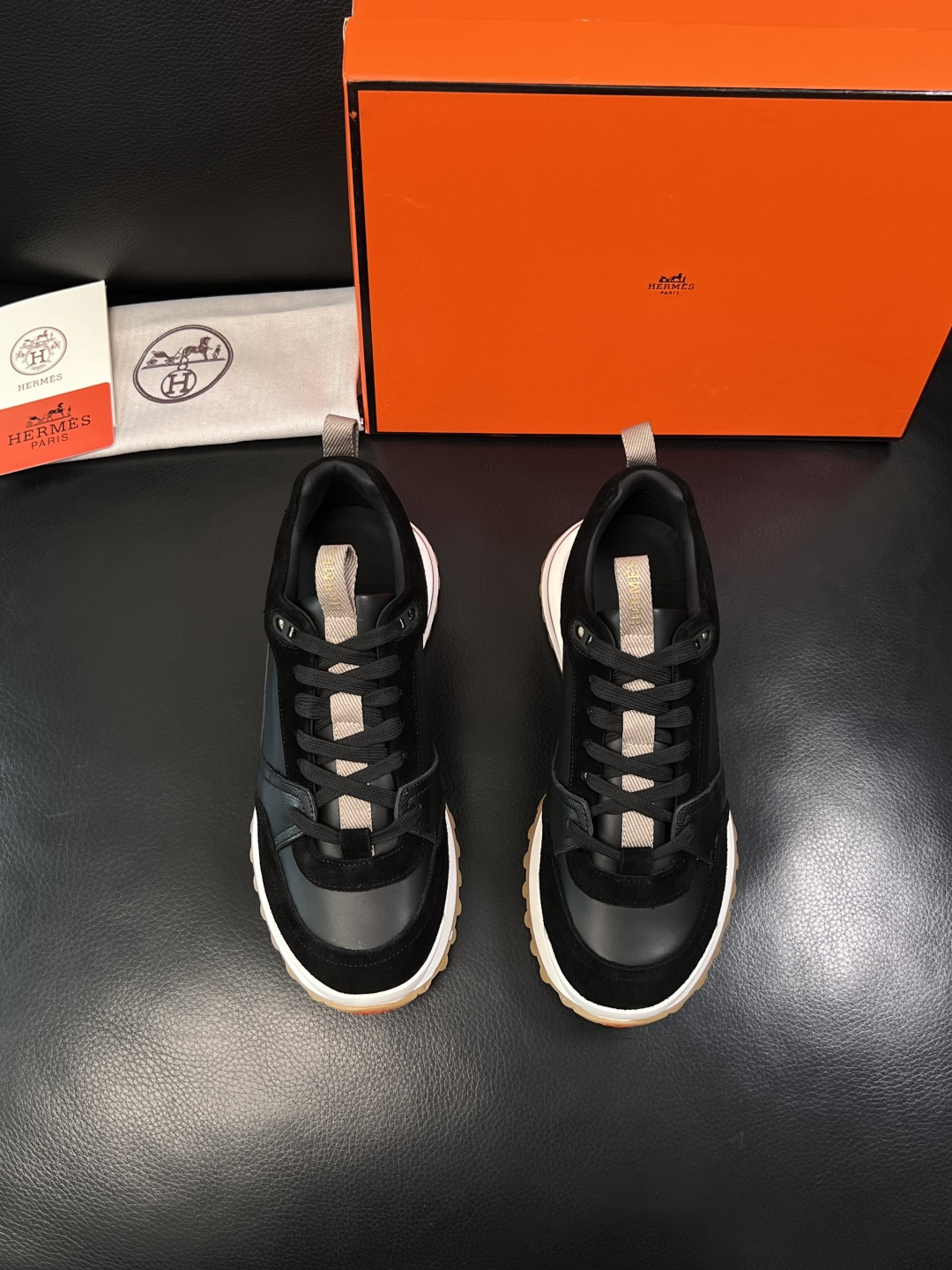Hermes  高品质  顶级工艺品  爱马仕 专柜同步发售原厂配置，意大利进口原版牛皮面料，高品质拼接