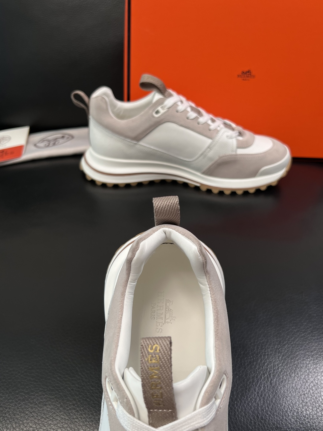 Hermes  高品质  顶级工艺品  爱马仕 专柜同步发售原厂配置，意大利进口原版牛皮面料，高品质拼接
