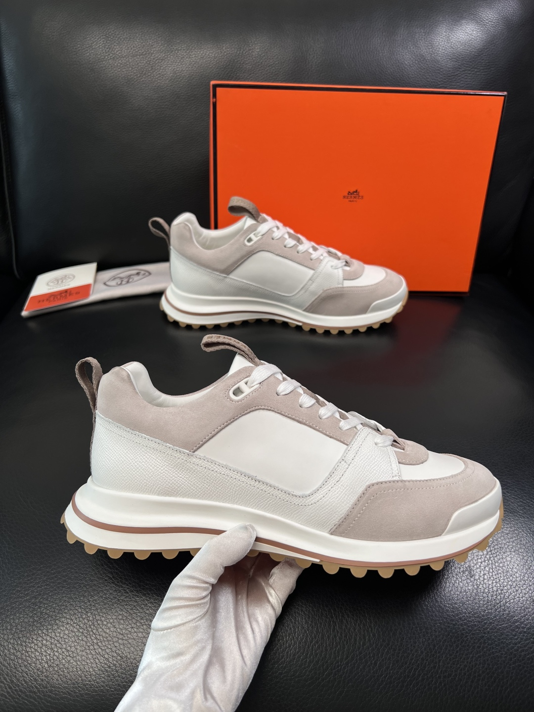 Hermes  高品质  顶级工艺品  爱马仕 专柜同步发售原厂配置，意大利进口原版牛皮面料，高品质拼接