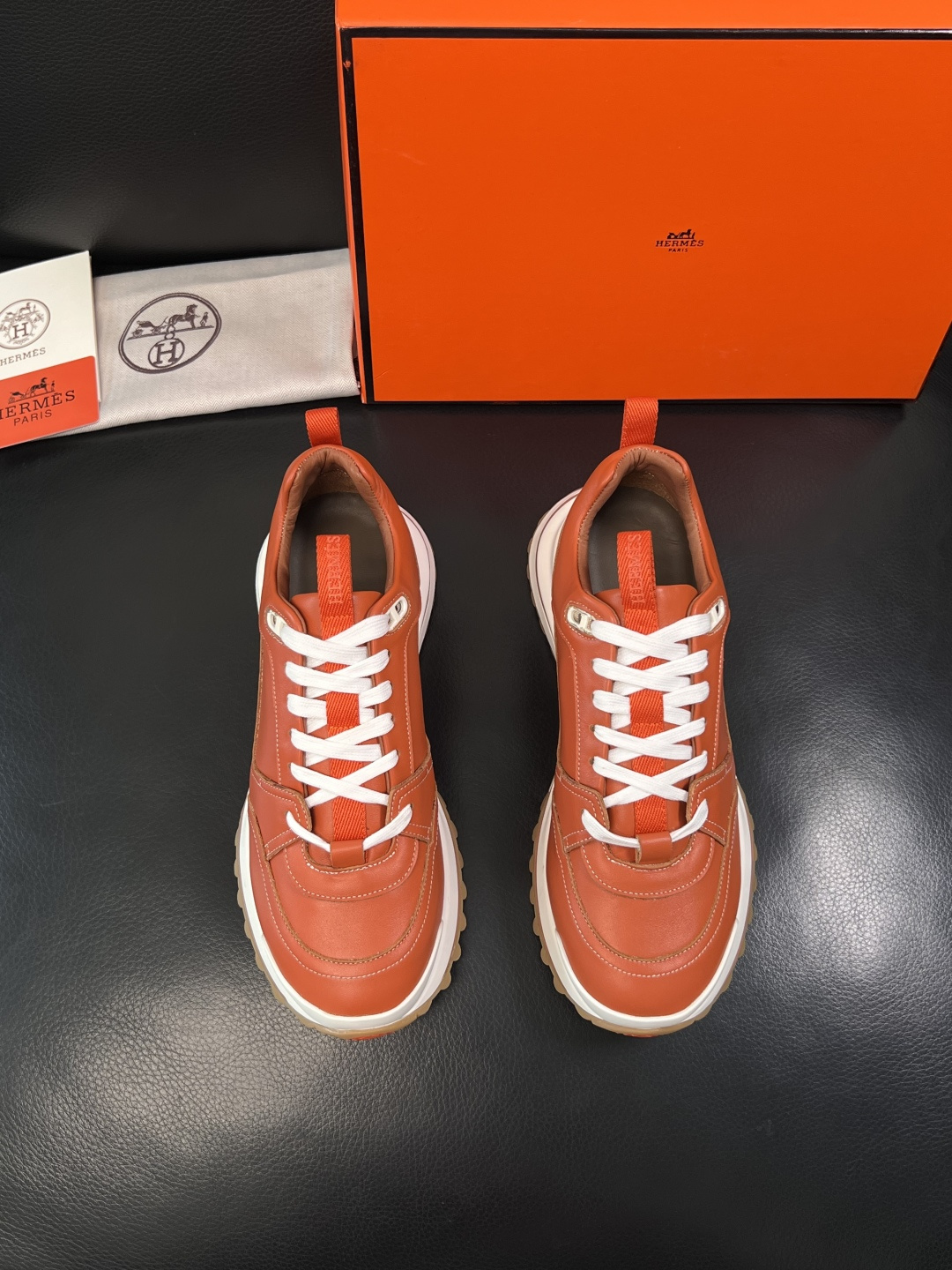Hermes  高品质  顶级工艺品  爱马仕 专柜同步发售原厂配置，意大利进口原版牛皮面料，高品质拼接
