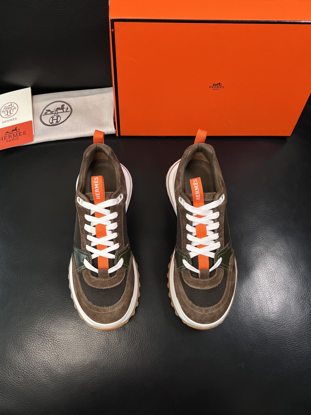 Hermes  高品质  顶级工艺品  爱马仕 专柜同步发售原厂配置，意大利进口原版牛皮面料，高品质拼接