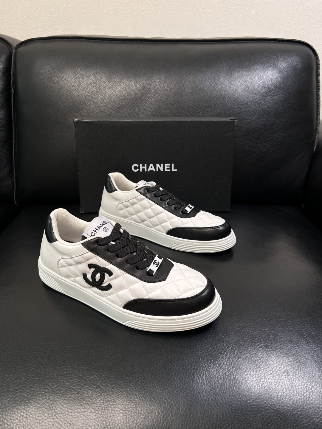 NO:852378,CHANEI High-quality top handicrafts Chanel counter new original factory configuration, imported cowhide from Italy with printed fabrics, imported cowhide lining, breathable and comfortable, original soles specially provided by the factory and super comfortable, original factory follow-up goods code number 39-44 (customized 45 46),,chanel,chanel,cowhide19860909CHANEI 高品质 顶级工艺品 香奈儿 专柜新款原厂配置,意大利进口牛皮搭配印花布面料,进口牛皮内里垫,透气舒适,鞋底原厂特供原版底超级舒适,原厂跟单货 码数 39-44（订做 45 46）,,chanel,chanel,cowhide,Men's shoes