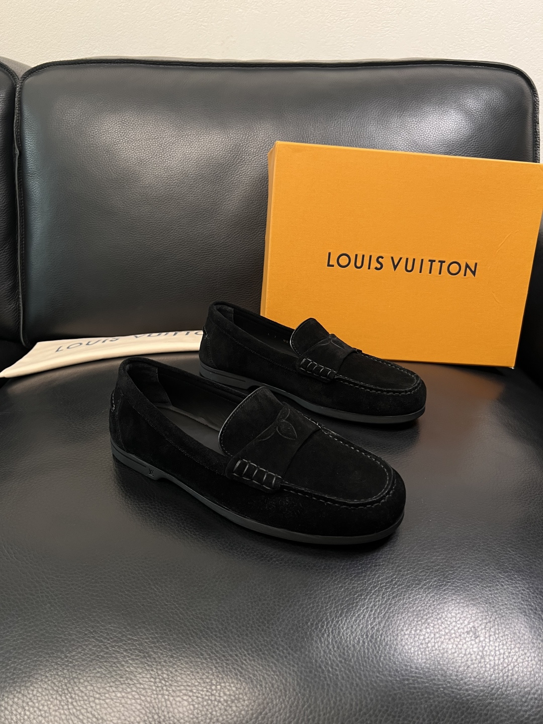 Lv  高品质  顶级工艺品  路易威登 专柜同步带飞机盒全套包装，鞋面意大利进口牛皮面料，进口水染牛皮