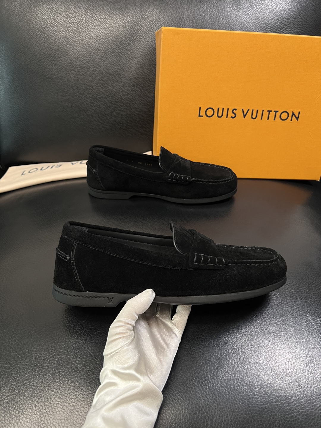 Lv  高品质  顶级工艺品  路易威登 专柜同步带飞机盒全套包装，鞋面意大利进口牛皮面料，进口水染牛皮