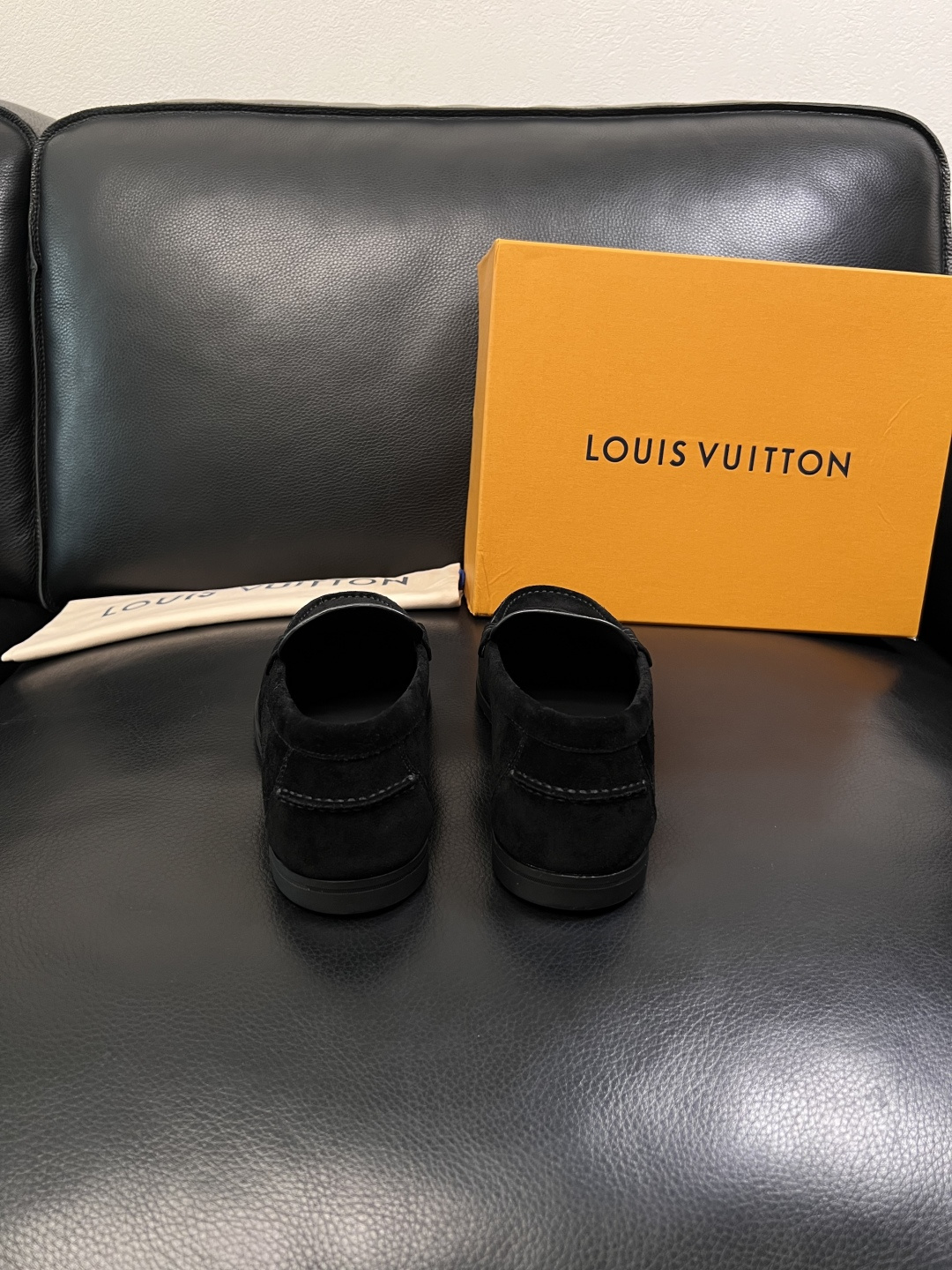 Lv  高品质  顶级工艺品  路易威登 专柜同步带飞机盒全套包装，鞋面意大利进口牛皮面料，进口水染牛皮