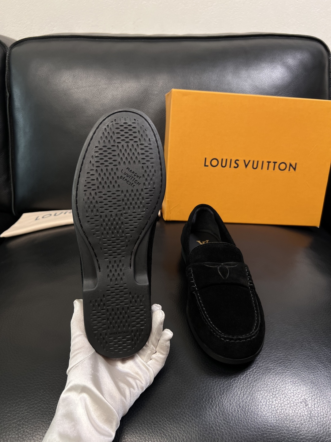 Lv  高品质  顶级工艺品  路易威登 专柜同步带飞机盒全套包装，鞋面意大利进口牛皮面料，进口水染牛皮