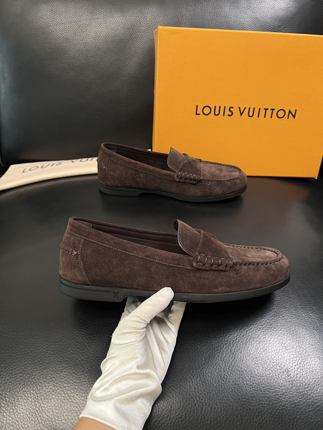 Lv  高品质  顶级工艺品  路易威登 专柜同步带飞机盒全套包装，鞋面意大利进口牛皮面料，进口水染牛皮