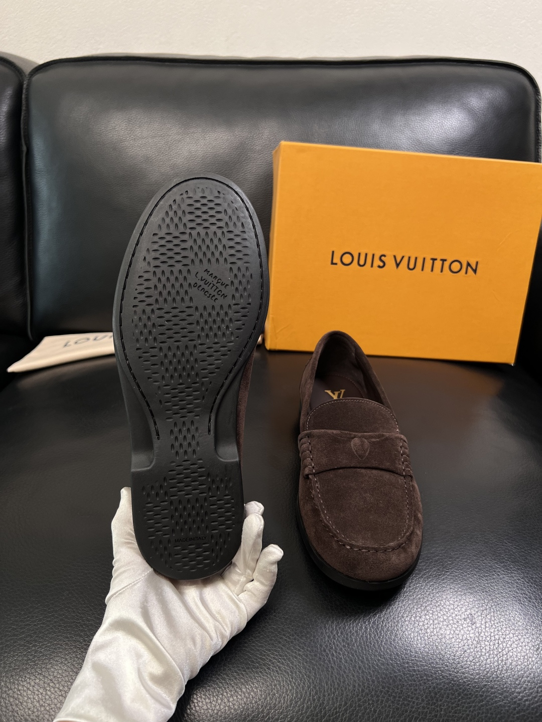 Lv  高品质  顶级工艺品  路易威登 专柜同步带飞机盒全套包装，鞋面意大利进口牛皮面料，进口水染牛皮
