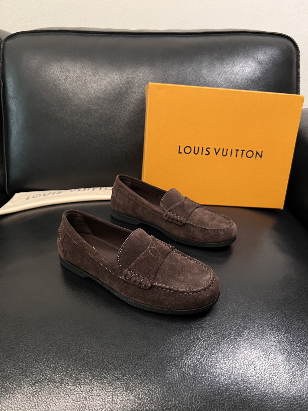 Lv  高品质  顶级工艺品  路易威登 专柜同步带飞机盒全套包装，鞋面意大利进口牛皮面料，进口水染牛皮