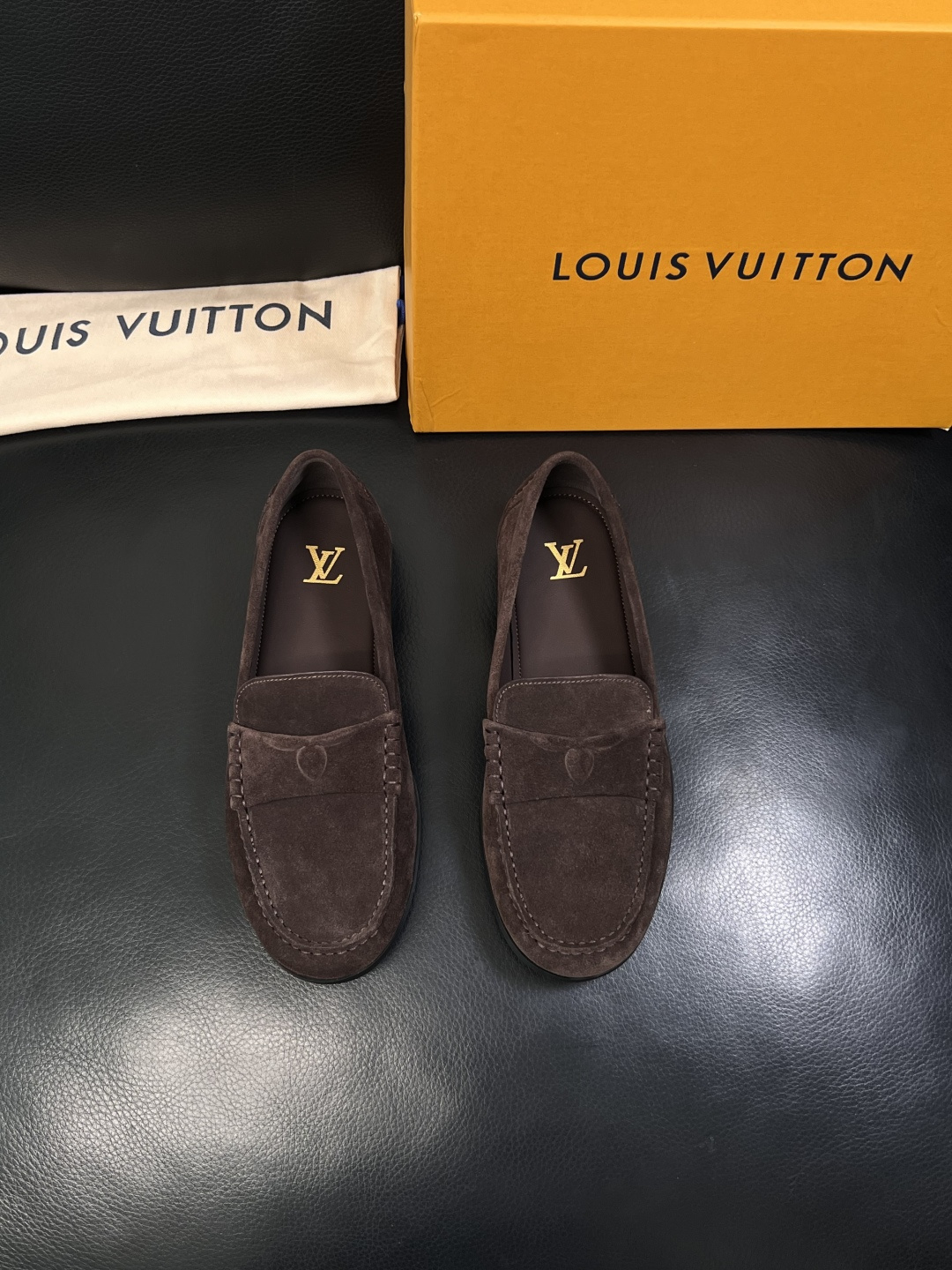 Lv  高品质  顶级工艺品  路易威登 专柜同步带飞机盒全套包装，鞋面意大利进口牛皮面料，进口水染牛皮
