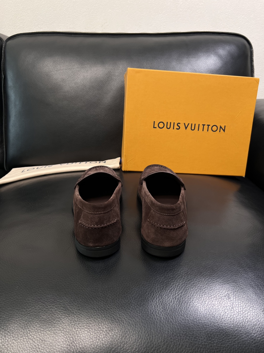 Lv  高品质  顶级工艺品  路易威登 专柜同步带飞机盒全套包装，鞋面意大利进口牛皮面料，进口水染牛皮