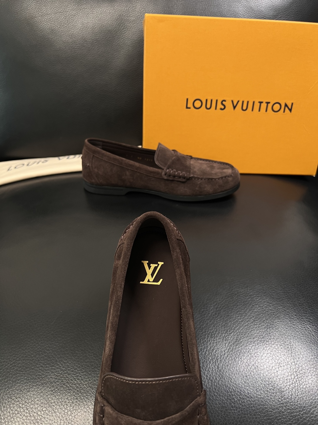Lv  高品质  顶级工艺品  路易威登 专柜同步带飞机盒全套包装，鞋面意大利进口牛皮面料，进口水染牛皮