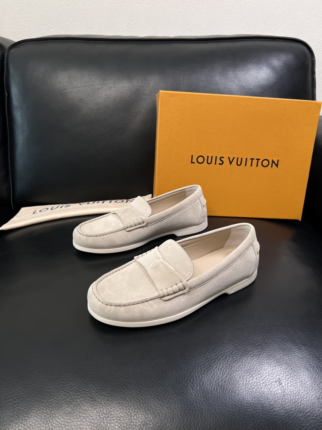 Lv  高品质  顶级工艺品  路易威登 专柜同步带飞机盒全套包装，鞋面意大利进口牛皮面料，进口水染牛皮