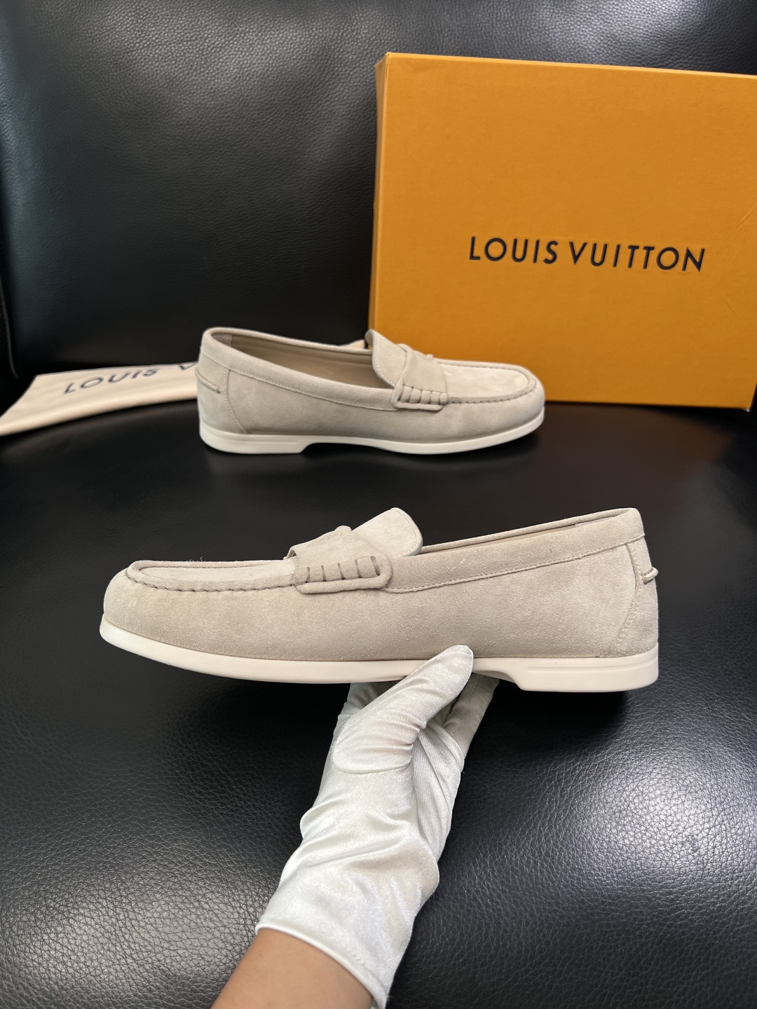 Lv  高品质  顶级工艺品  路易威登 专柜同步带飞机盒全套包装，鞋面意大利进口牛皮面料，进口水染牛皮