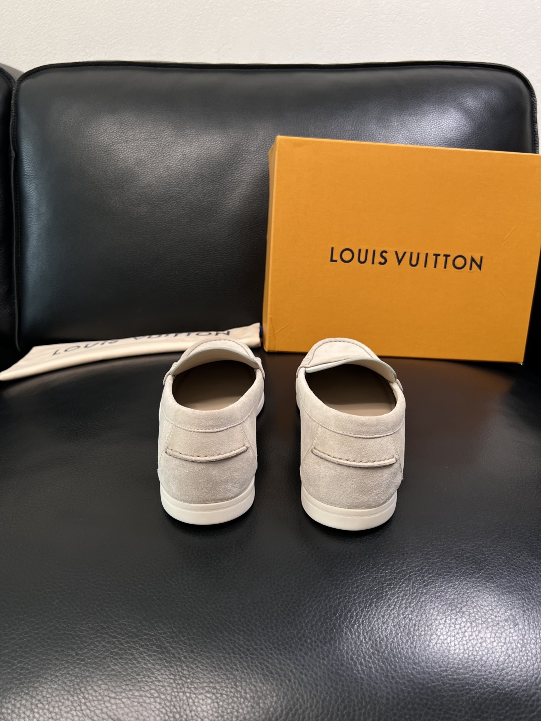 Lv  高品质  顶级工艺品  路易威登 专柜同步带飞机盒全套包装，鞋面意大利进口牛皮面料，进口水染牛皮