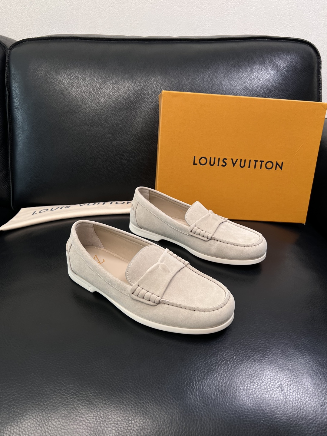 Lv  高品质  顶级工艺品  路易威登 专柜同步带飞机盒全套包装，鞋面意大利进口牛皮面料，进口水染牛皮