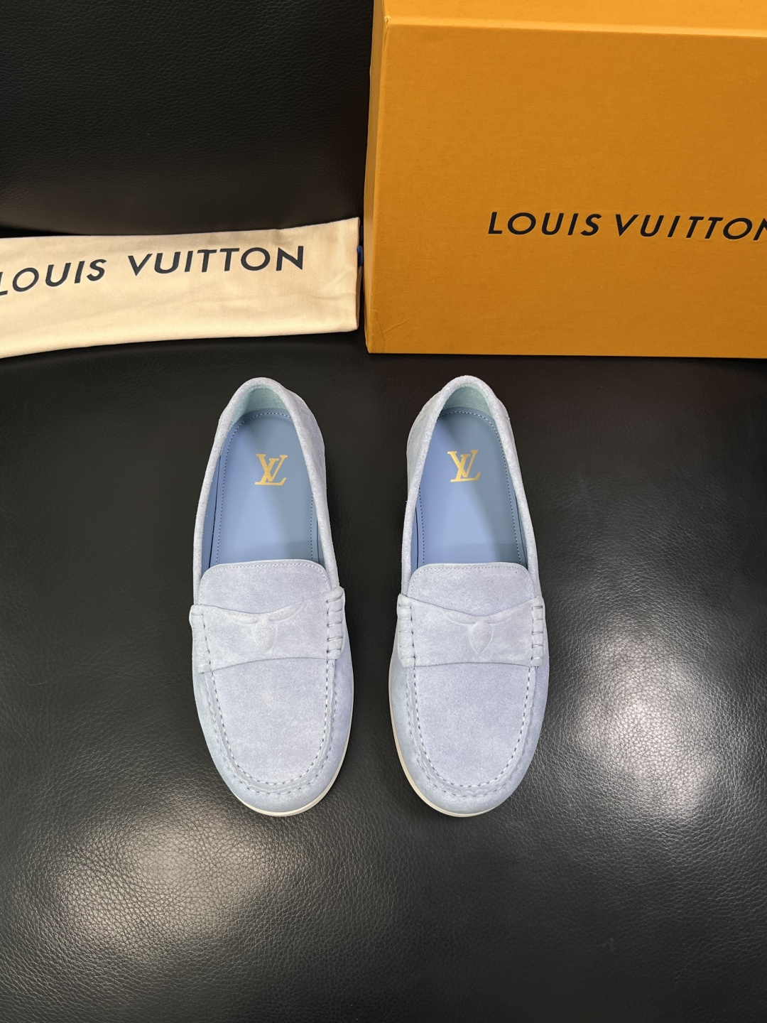 Lv  高品质  顶级工艺品  路易威登 专柜同步带飞机盒全套包装，鞋面意大利进口牛皮面料，进口水染牛皮