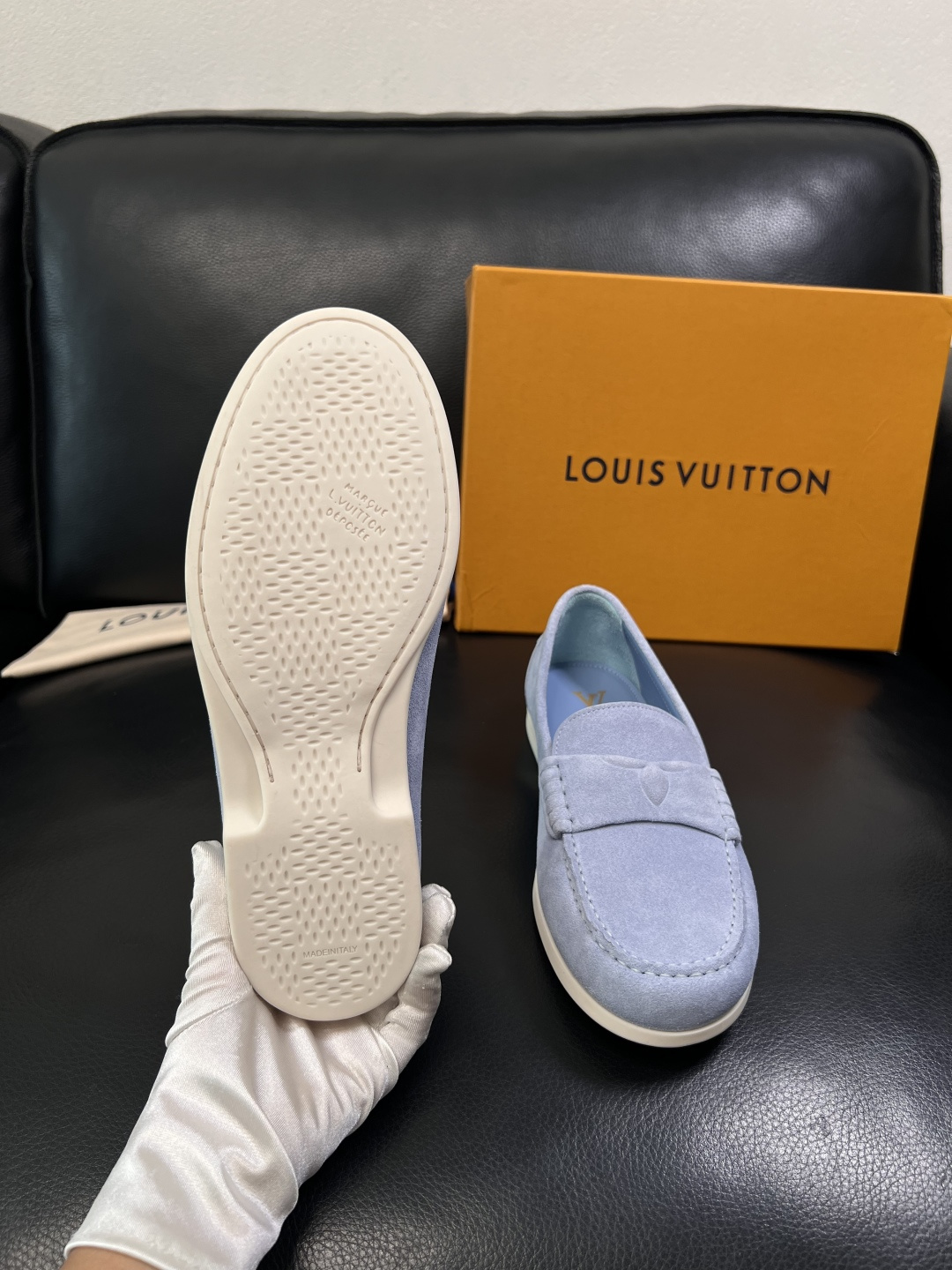 Lv  高品质  顶级工艺品  路易威登 专柜同步带飞机盒全套包装，鞋面意大利进口牛皮面料，进口水染牛皮