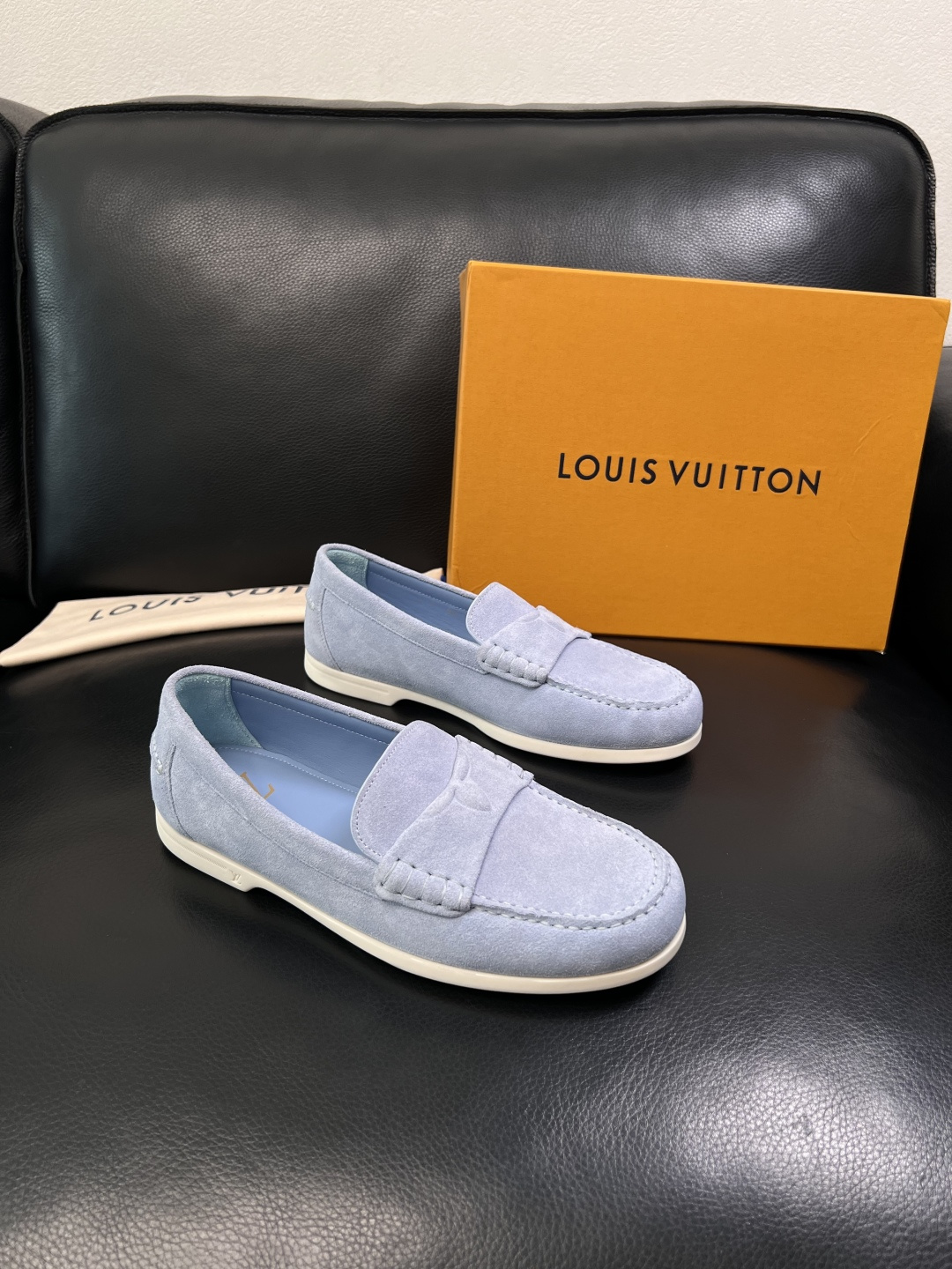 Lv  高品质  顶级工艺品  路易威登 专柜同步带飞机盒全套包装，鞋面意大利进口牛皮面料，进口水染牛皮