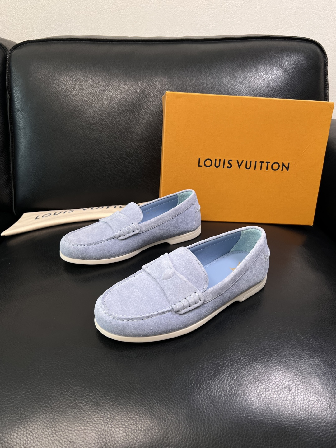 Lv  高品质  顶级工艺品  路易威登 专柜同步带飞机盒全套包装，鞋面意大利进口牛皮面料，进口水染牛皮