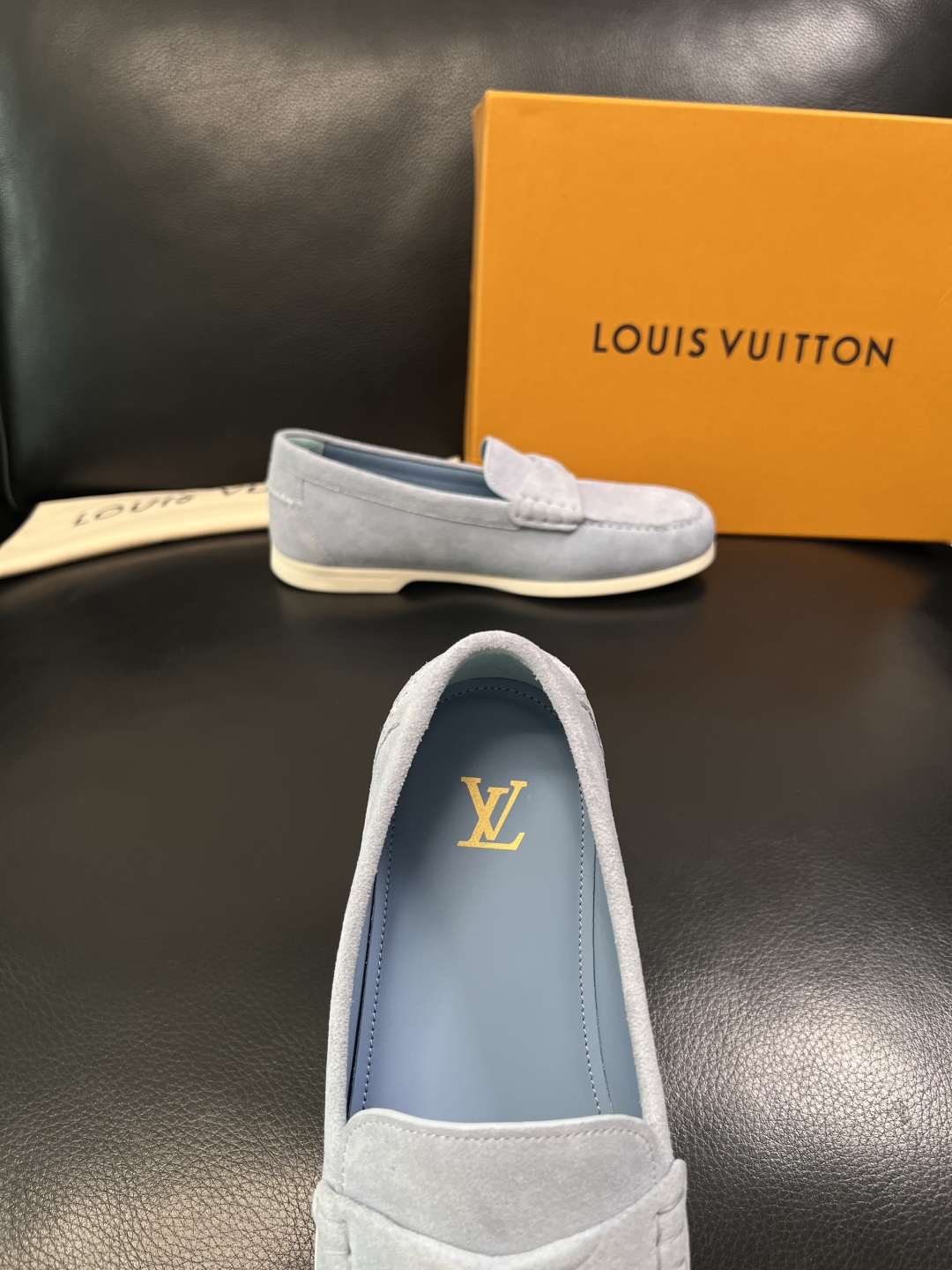 Lv  高品质  顶级工艺品  路易威登 专柜同步带飞机盒全套包装，鞋面意大利进口牛皮面料，进口水染牛皮