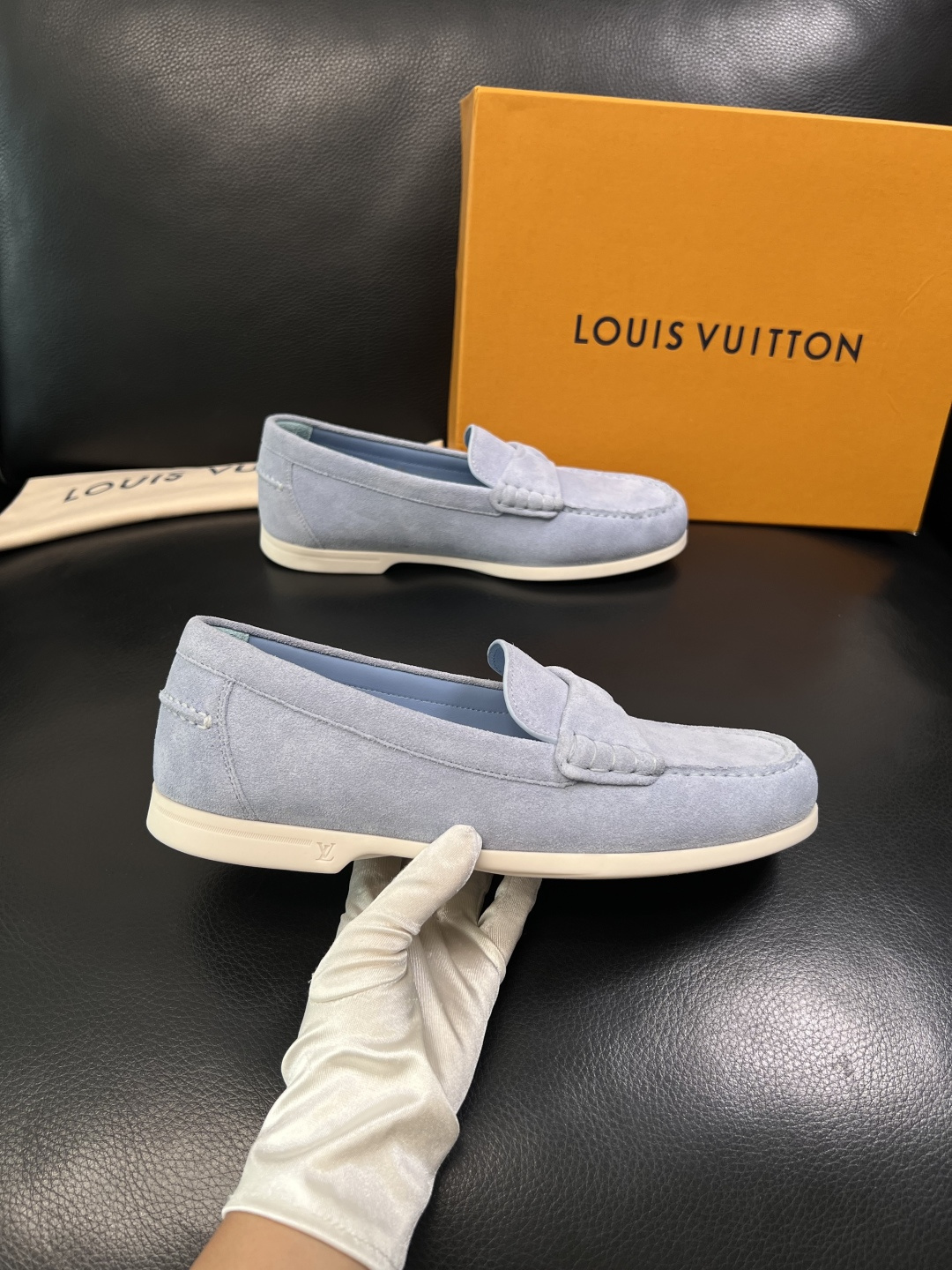 Lv  高品质  顶级工艺品  路易威登 专柜同步带飞机盒全套包装，鞋面意大利进口牛皮面料，进口水染牛皮