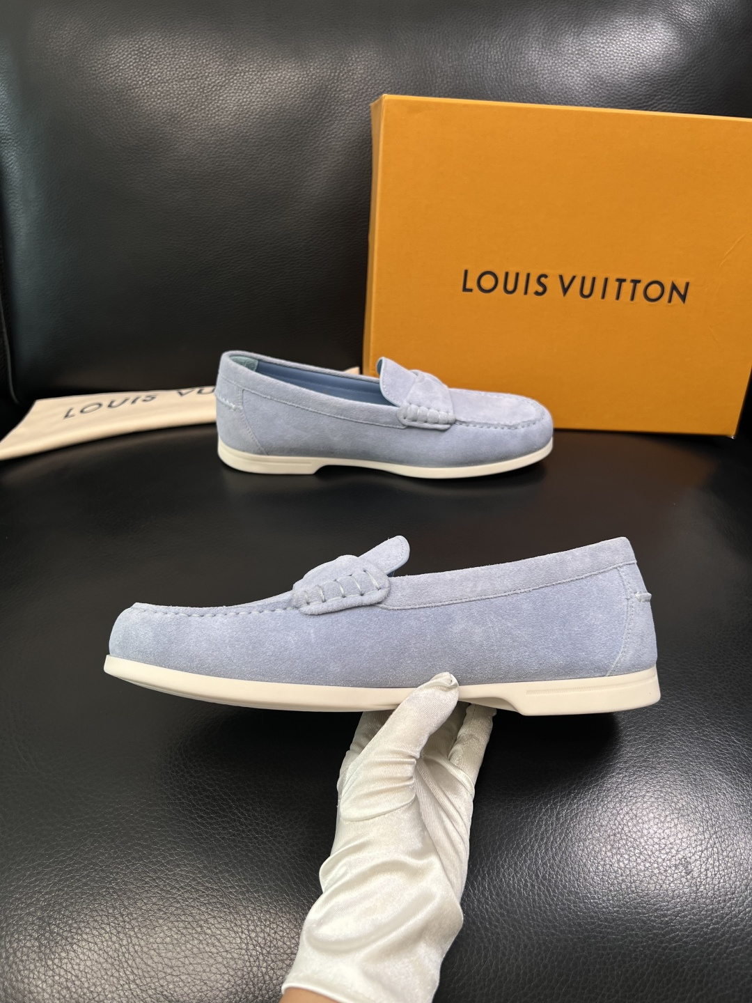 Lv  高品质  顶级工艺品  路易威登 专柜同步带飞机盒全套包装，鞋面意大利进口牛皮面料，进口水染牛皮