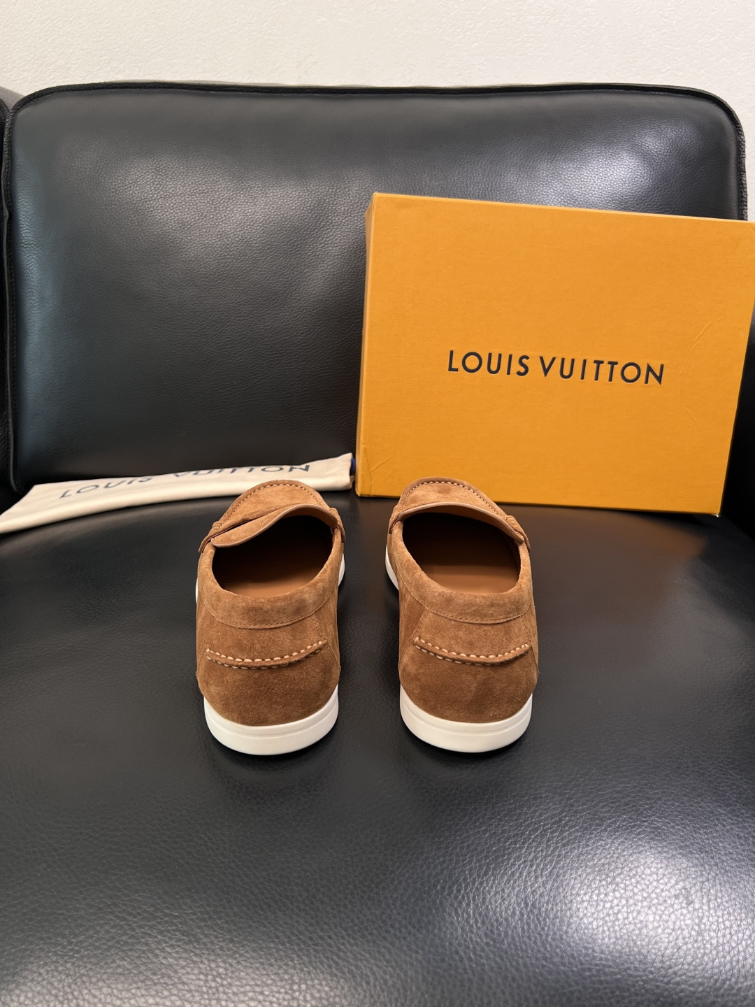 Lv  高品质  顶级工艺品  路易威登 专柜同步带飞机盒全套包装，鞋面意大利进口牛皮面料，进口水染牛皮