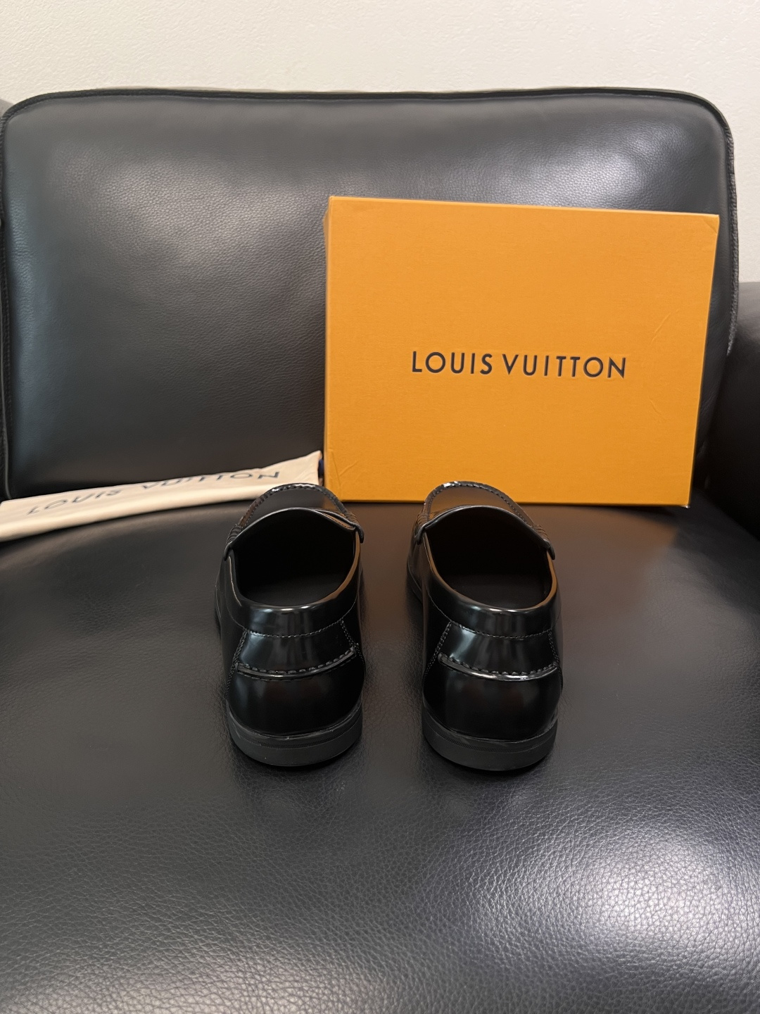 Lv  高品质  顶级工艺品  路易威登 专柜同步带飞机盒全套包装，鞋面意大利进口牛皮面料，进口水染牛皮