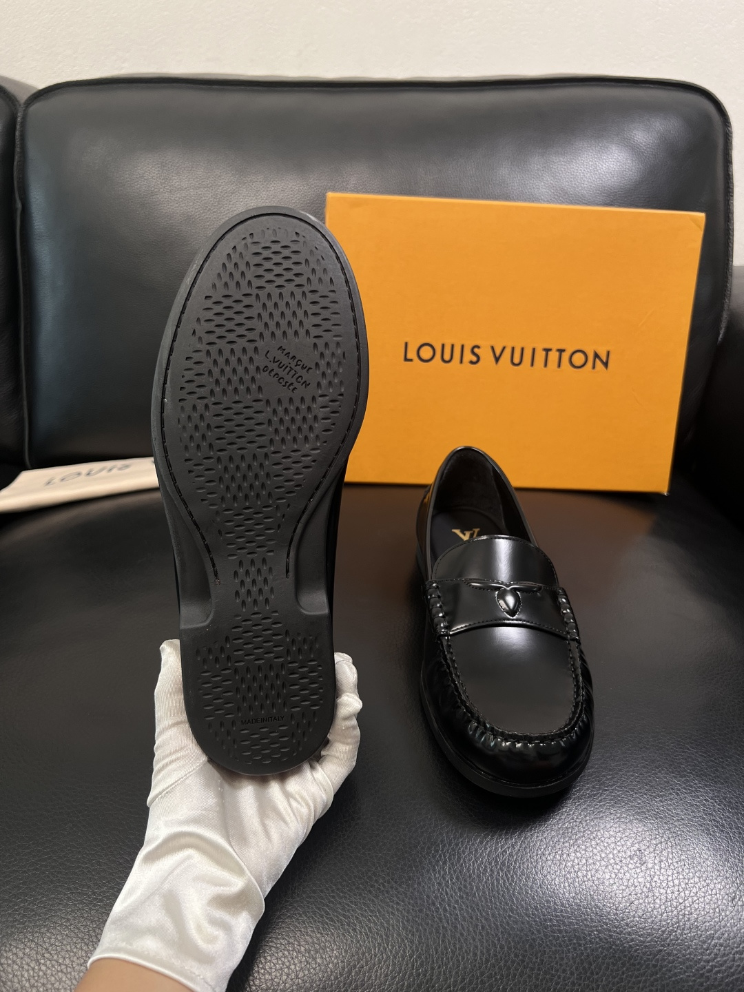Lv  高品质  顶级工艺品  路易威登 专柜同步带飞机盒全套包装，鞋面意大利进口牛皮面料，进口水染牛皮
