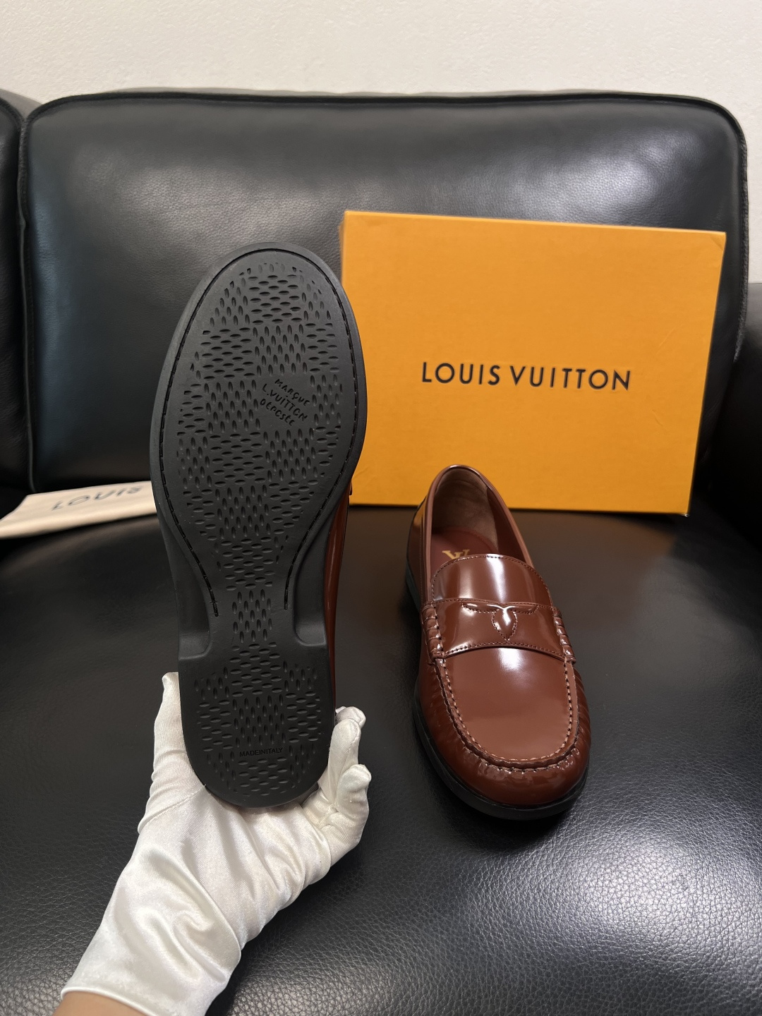 Lv  高品质  顶级工艺品  路易威登 专柜同步带飞机盒全套包装，鞋面意大利进口牛皮面料，进口水染牛皮
