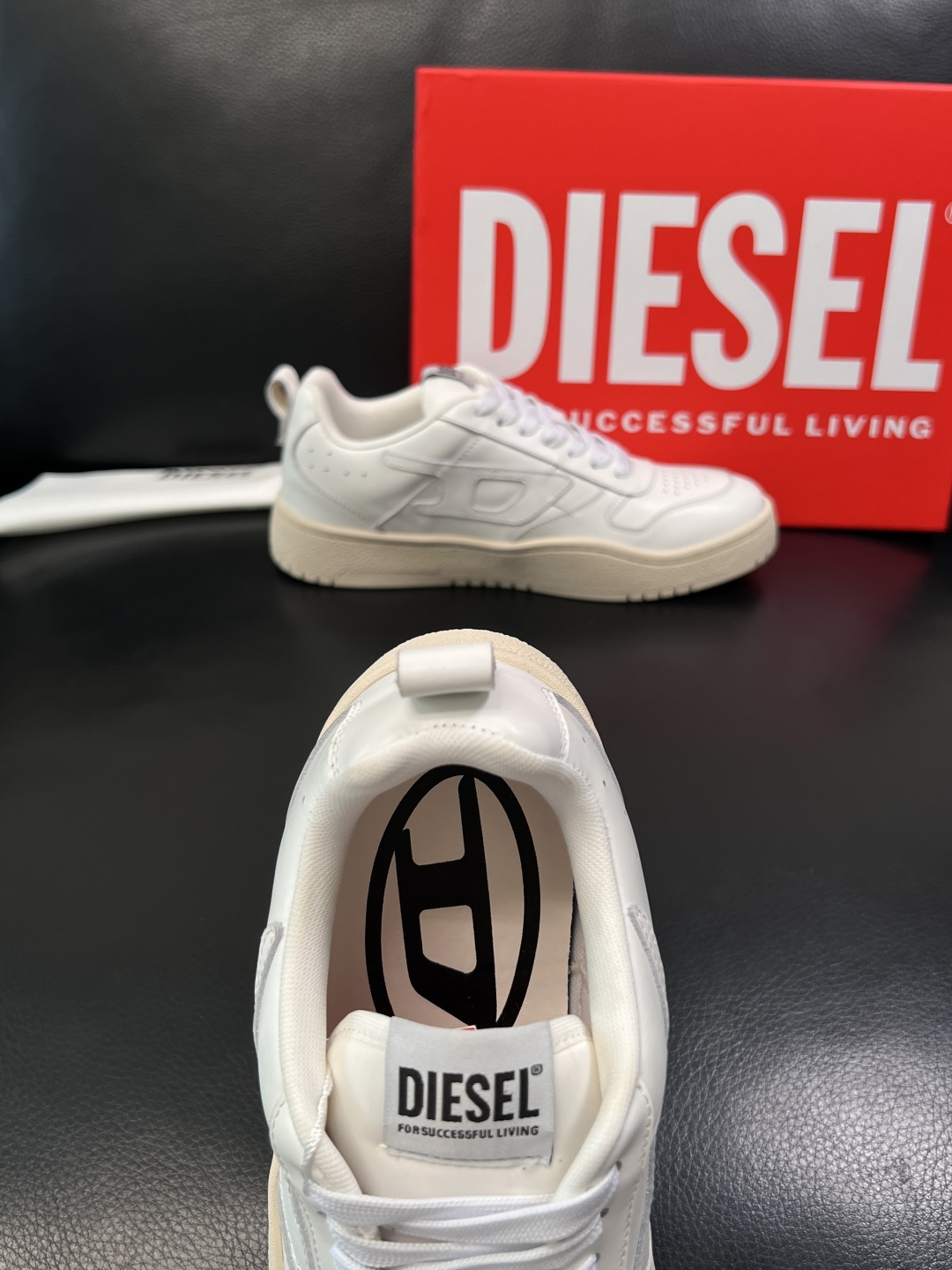DIESEL  高品质  顶级工艺品  迪赛  专柜新款原厂配置，意大利进口牛皮面料，进口牛皮内里垫，透