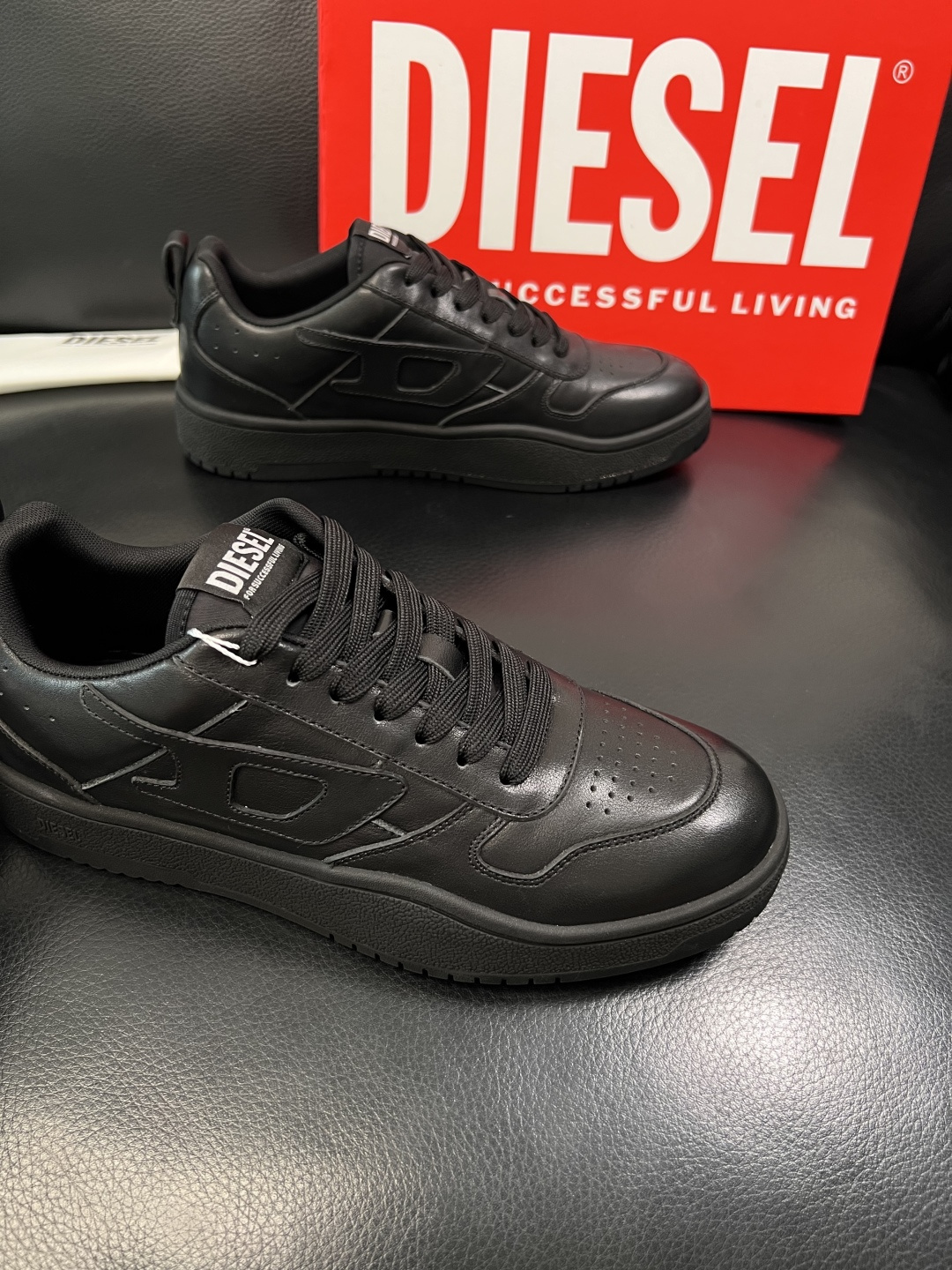 DIESEL  高品质  顶级工艺品  迪赛  专柜新款原厂配置，意大利进口牛皮面料，进口牛皮内里垫，透