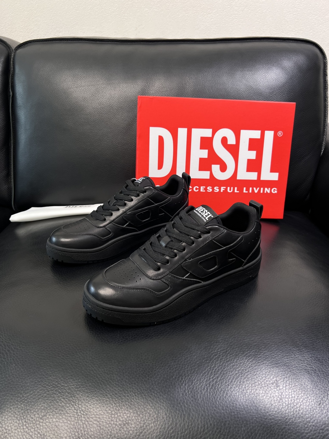 DIESEL  高品质  顶级工艺品  迪赛  专柜新款原厂配置，意大利进口牛皮面料，进口牛皮内里垫，透