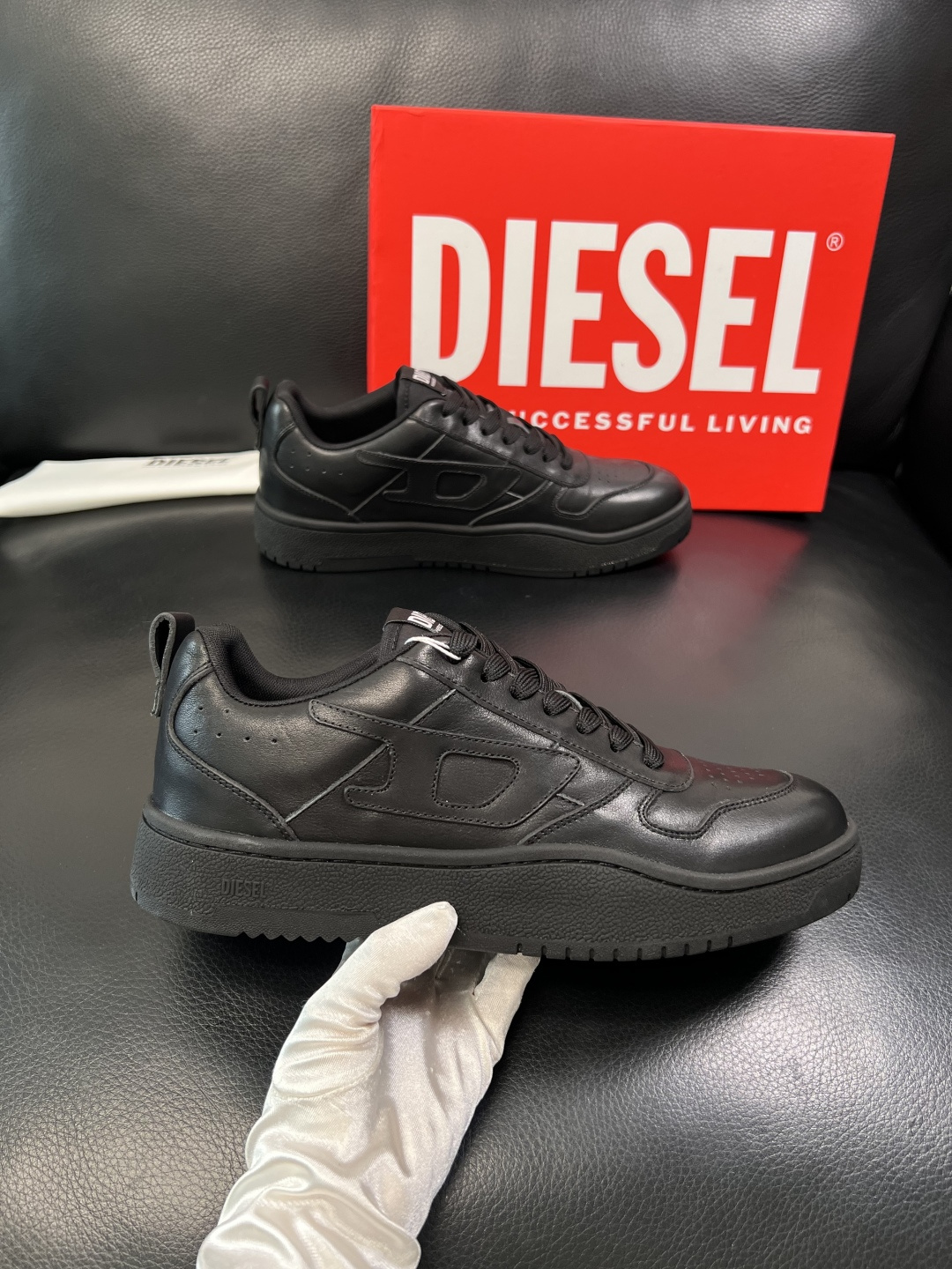 DIESEL  高品质  顶级工艺品  迪赛  专柜新款原厂配置，意大利进口牛皮面料，进口牛皮内里垫，透