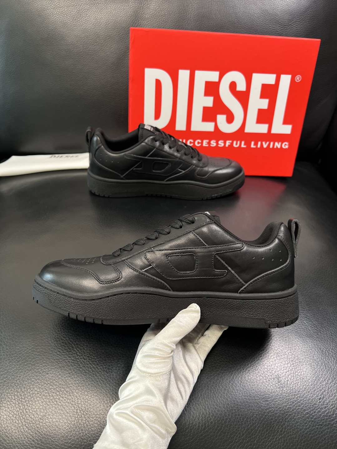 DIESEL  高品质  顶级工艺品  迪赛  专柜新款原厂配置，意大利进口牛皮面料，进口牛皮内里垫，透