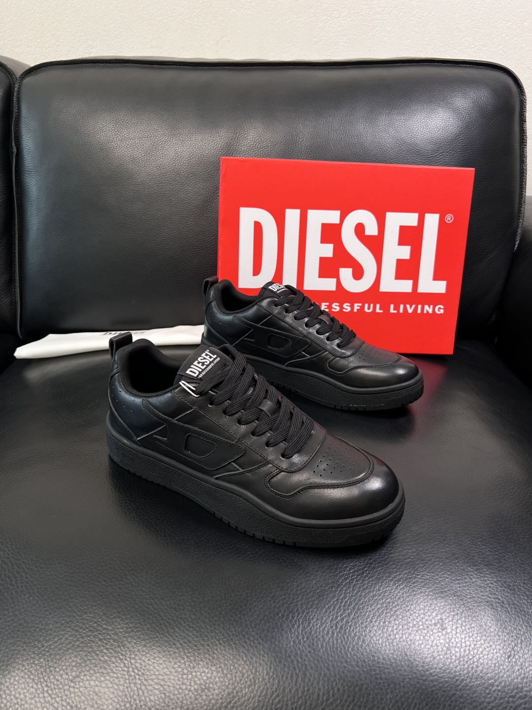 DIESEL  高品质  顶级工艺品  迪赛  专柜新款原厂配置，意大利进口牛皮面料，进口牛皮内里垫，透