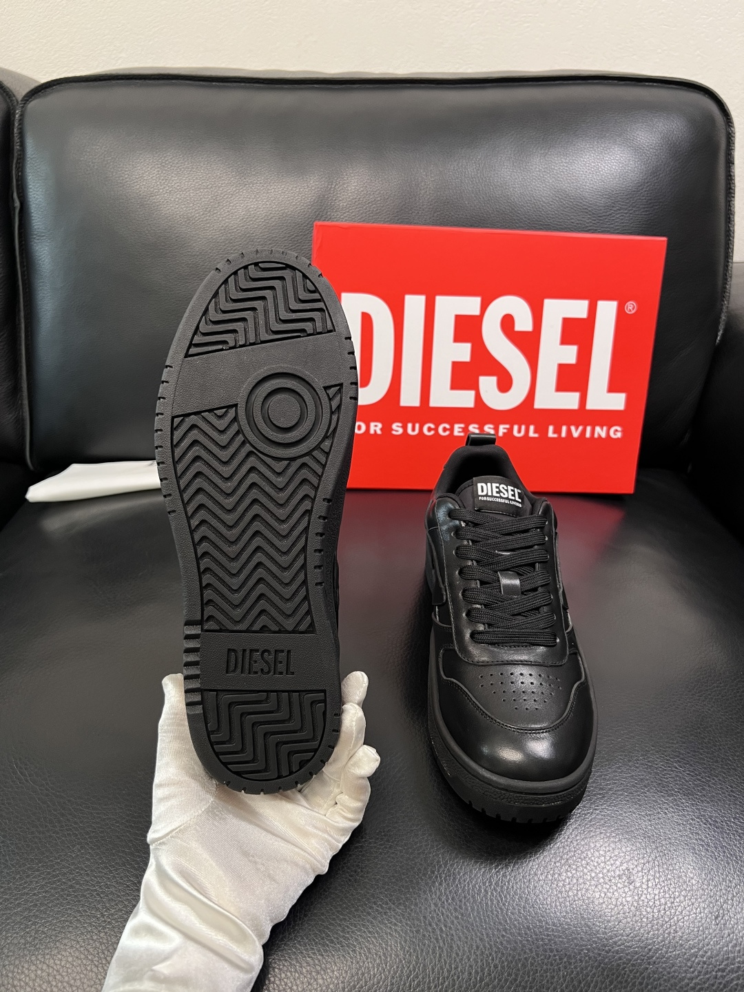 DIESEL  高品质  顶级工艺品  迪赛  专柜新款原厂配置，意大利进口牛皮面料，进口牛皮内里垫，透