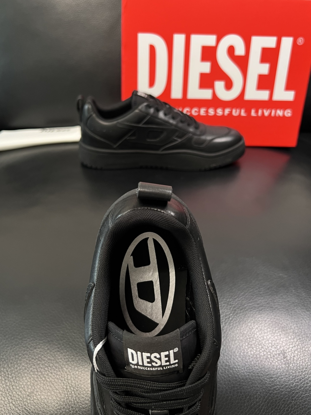 DIESEL  高品质  顶级工艺品  迪赛  专柜新款原厂配置，意大利进口牛皮面料，进口牛皮内里垫，透