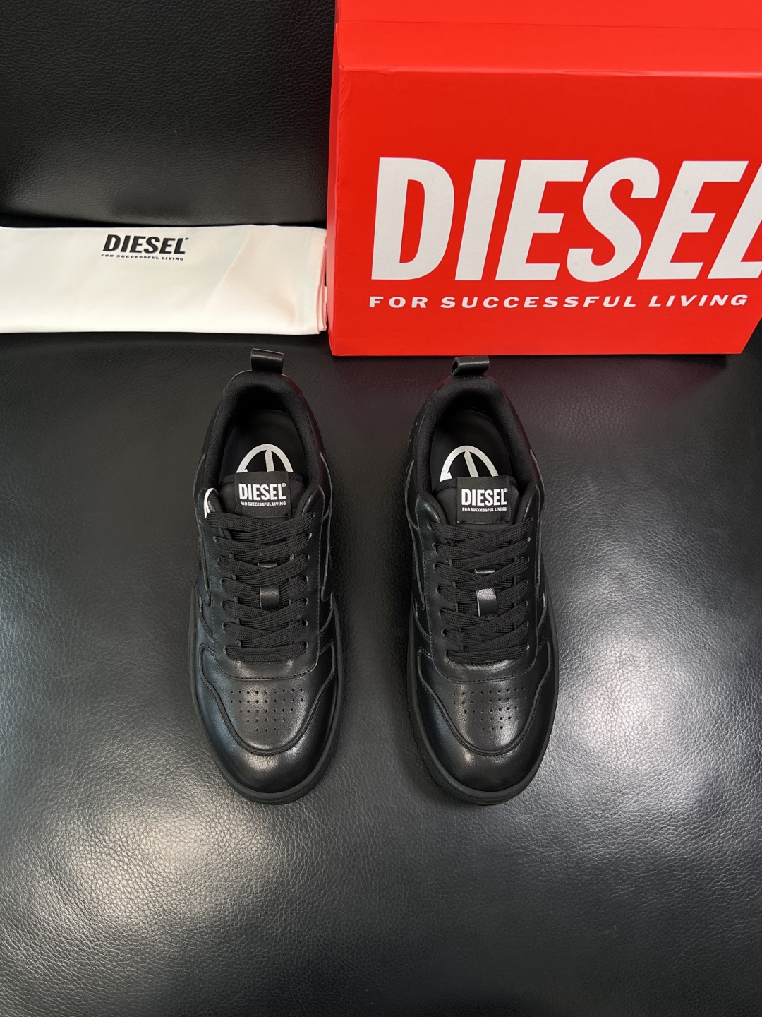 DIESEL  高品质  顶级工艺品  迪赛  专柜新款原厂配置，意大利进口牛皮面料，进口牛皮内里垫，透