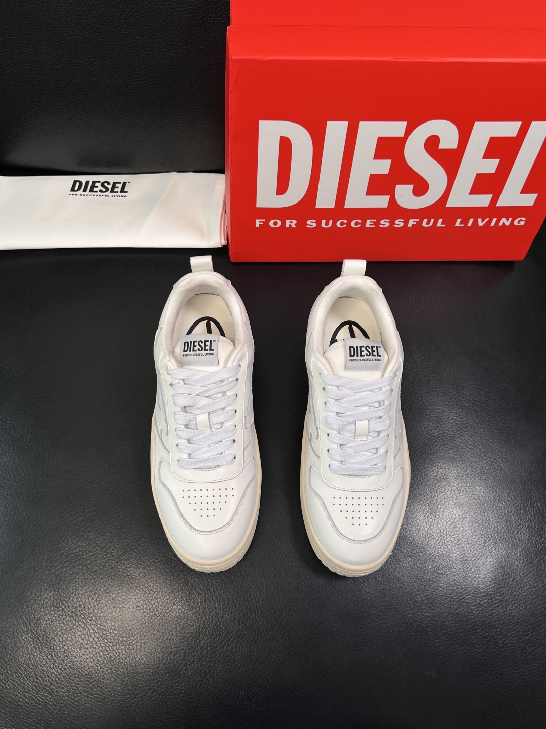 DIESEL  高品质  顶级工艺品  迪赛  专柜新款原厂配置，意大利进口牛皮面料，进口牛皮内里垫，透