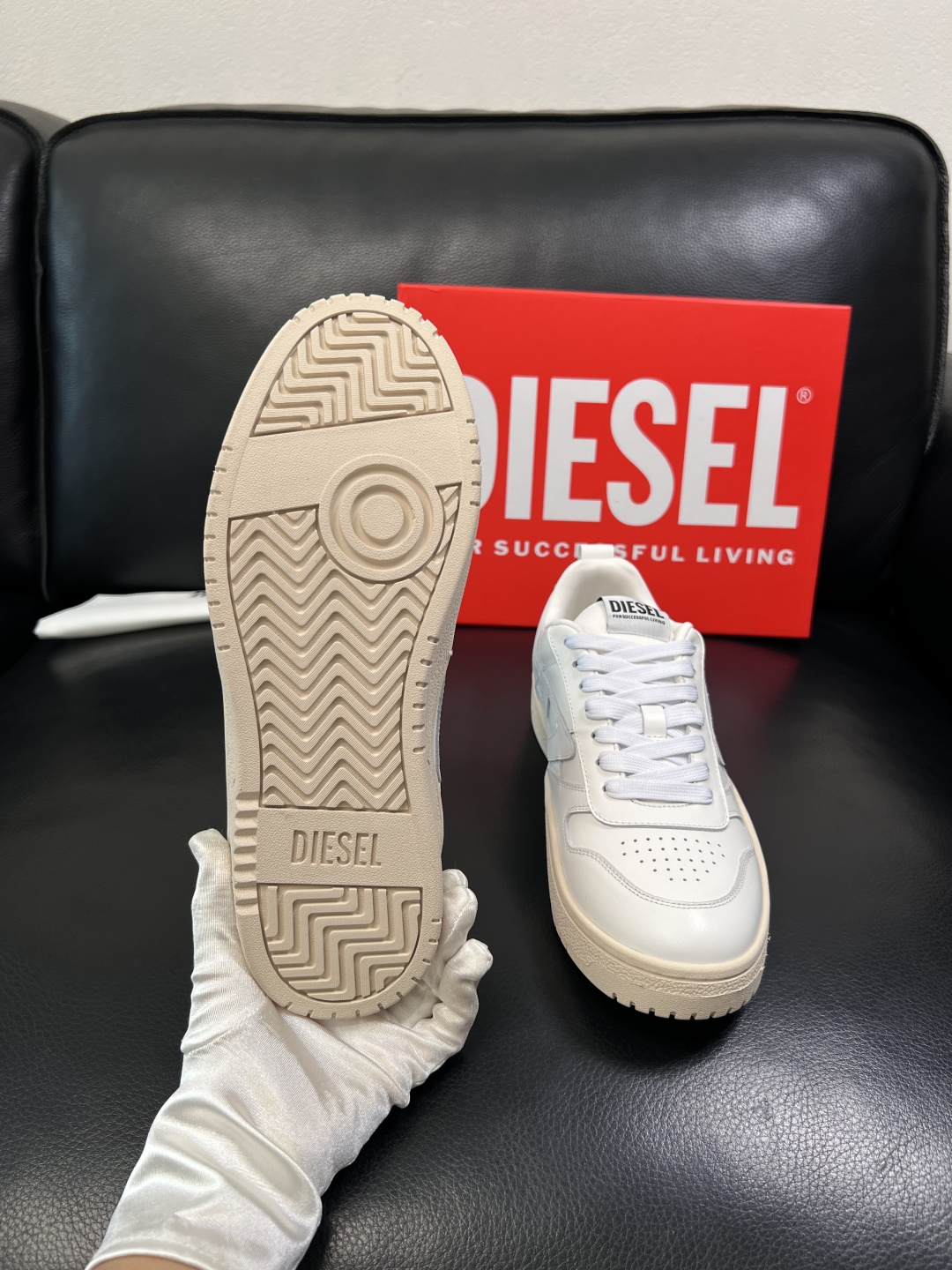 DIESEL  高品质  顶级工艺品  迪赛  专柜新款原厂配置，意大利进口牛皮面料，进口牛皮内里垫，透