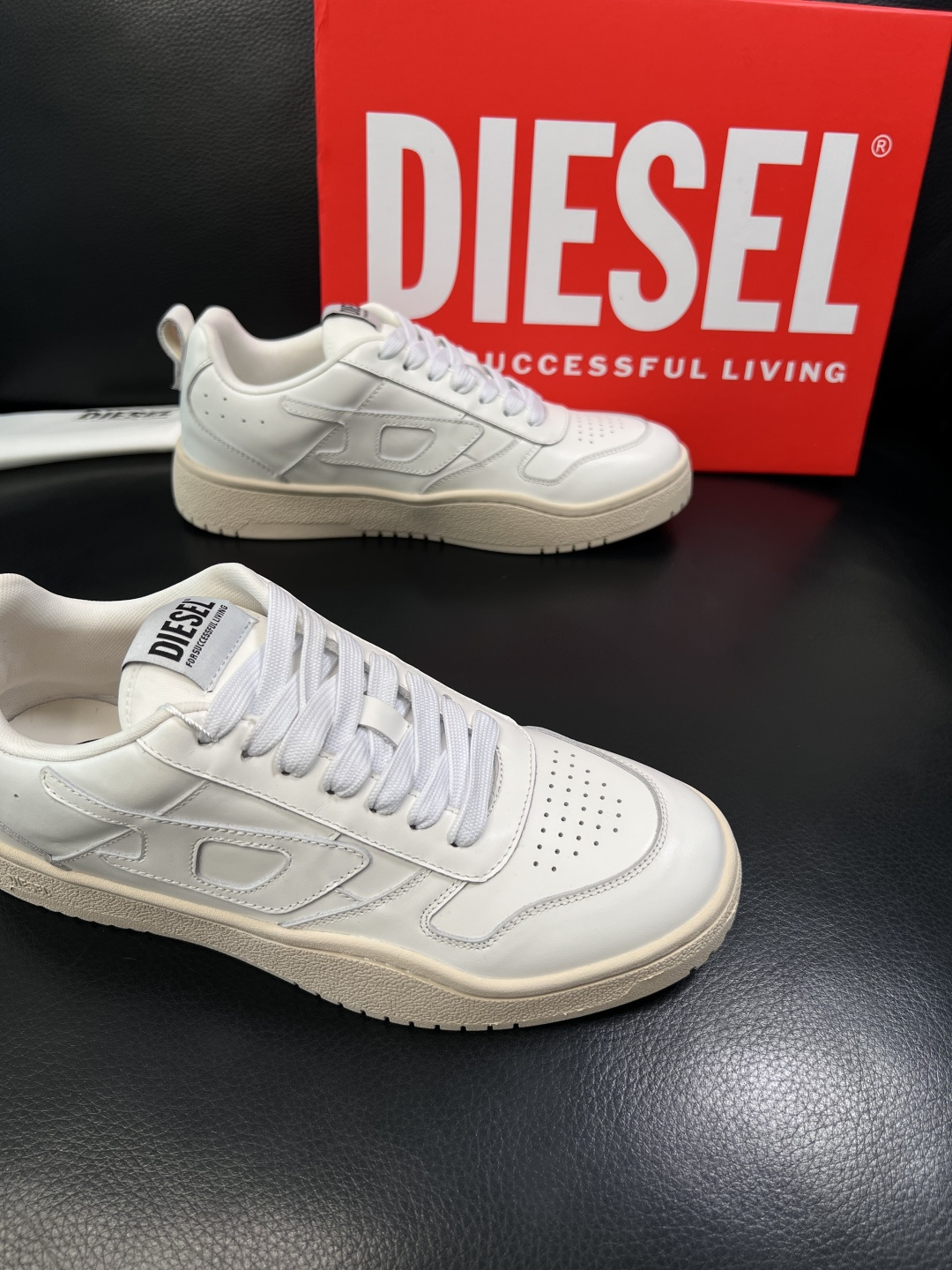 DIESEL  高品质  顶级工艺品  迪赛  专柜新款原厂配置，意大利进口牛皮面料，进口牛皮内里垫，透