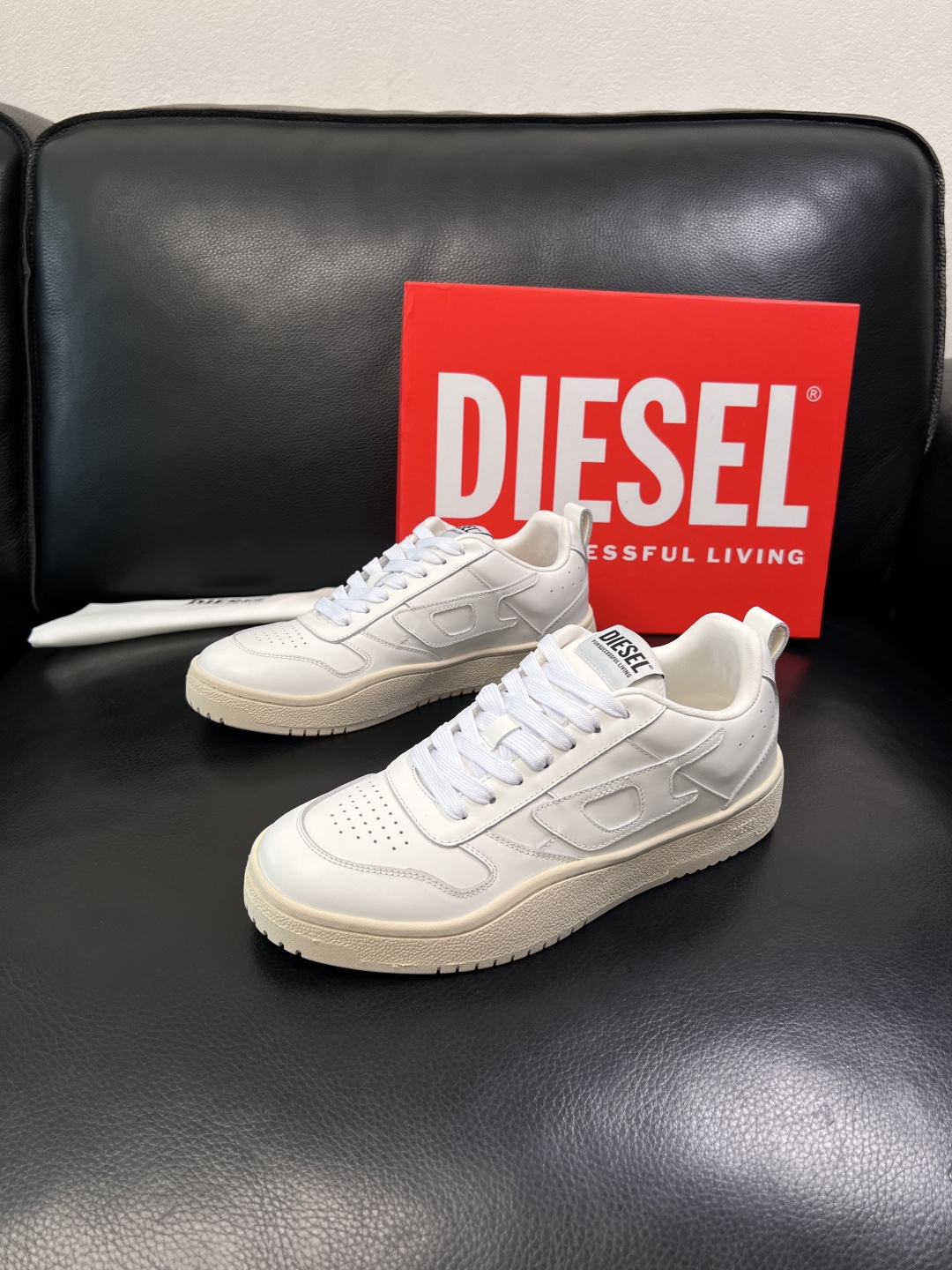 DIESEL  高品质  顶级工艺品  迪赛  专柜新款原厂配置，意大利进口牛皮面料，进口牛皮内里垫，透