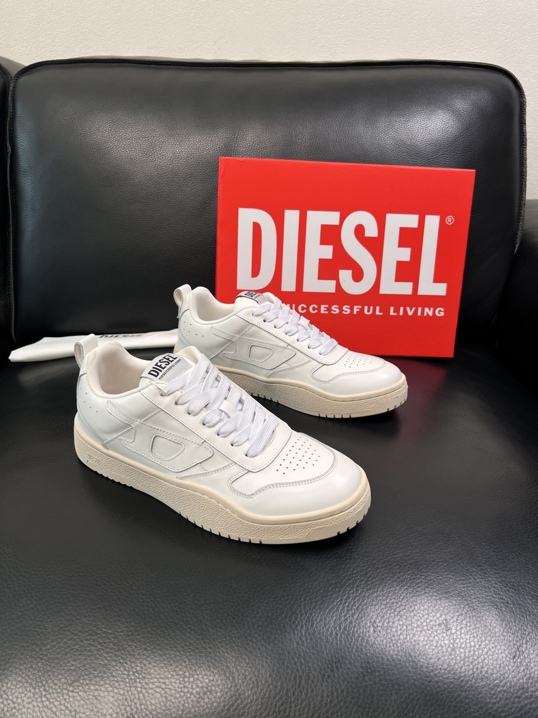 DIESEL  高品质  顶级工艺品  迪赛  专柜新款原厂配置，意大利进口牛皮面料，进口牛皮内里垫，透