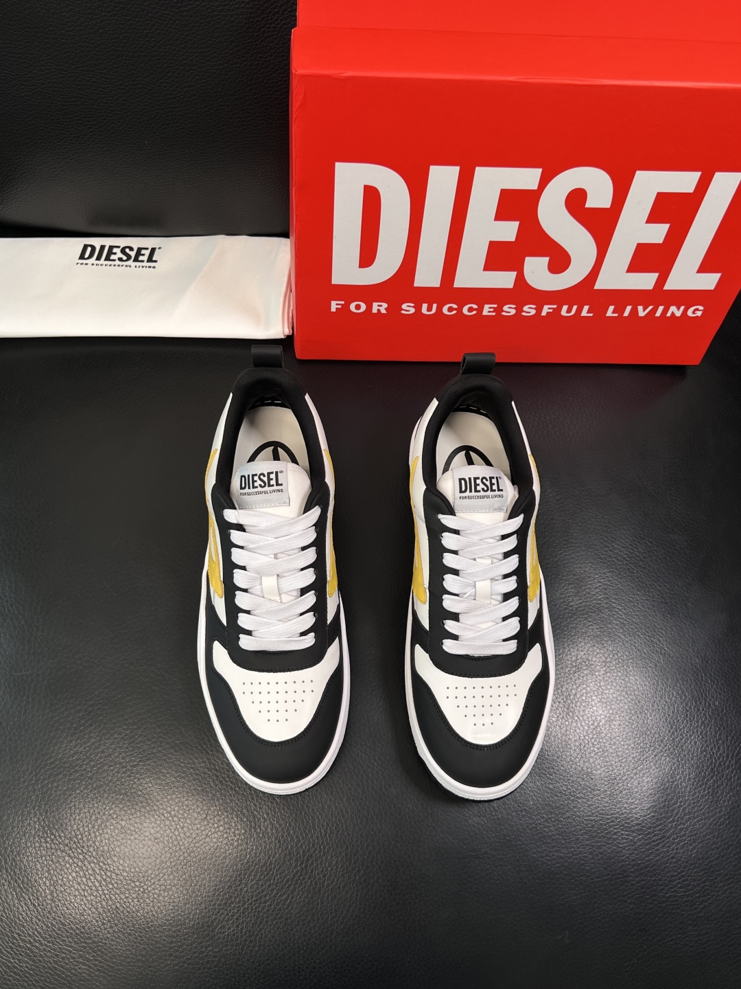DIESEL  高品质  顶级工艺品  迪赛  专柜新款原厂配置，意大利进口牛皮面料，进口牛皮内里垫，透