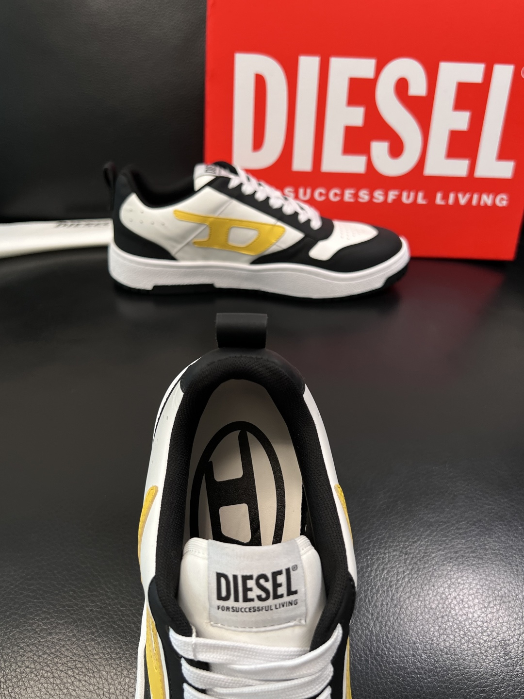 DIESEL  高品质  顶级工艺品  迪赛  专柜新款原厂配置，意大利进口牛皮面料，进口牛皮内里垫，透