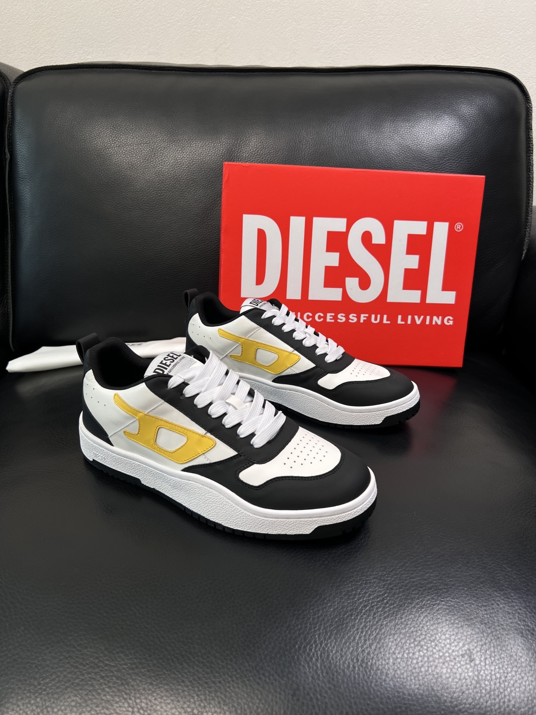 DIESEL  高品质  顶级工艺品  迪赛  专柜新款原厂配置，意大利进口牛皮面料，进口牛皮内里垫，透