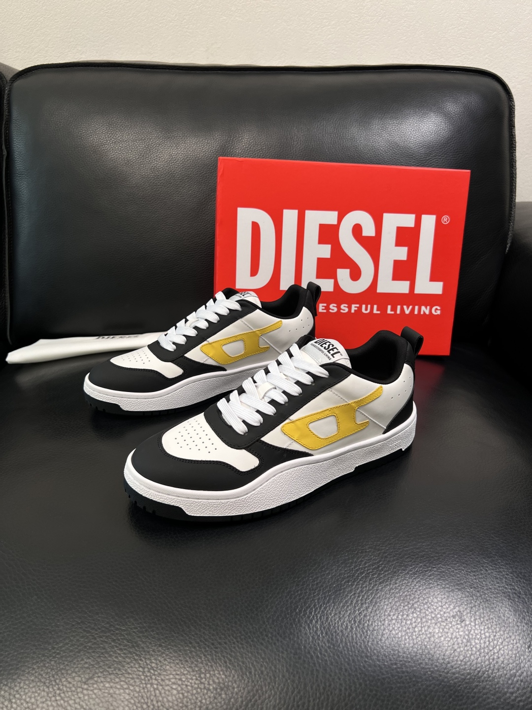 DIESEL  高品质  顶级工艺品  迪赛  专柜新款原厂配置，意大利进口牛皮面料，进口牛皮内里垫，透